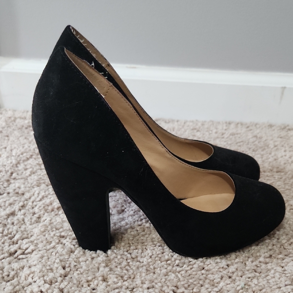 Elegant Black Women's Pumps